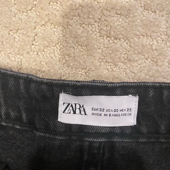 Zara distressed dark grey jean shorts - Picture 2 of 3